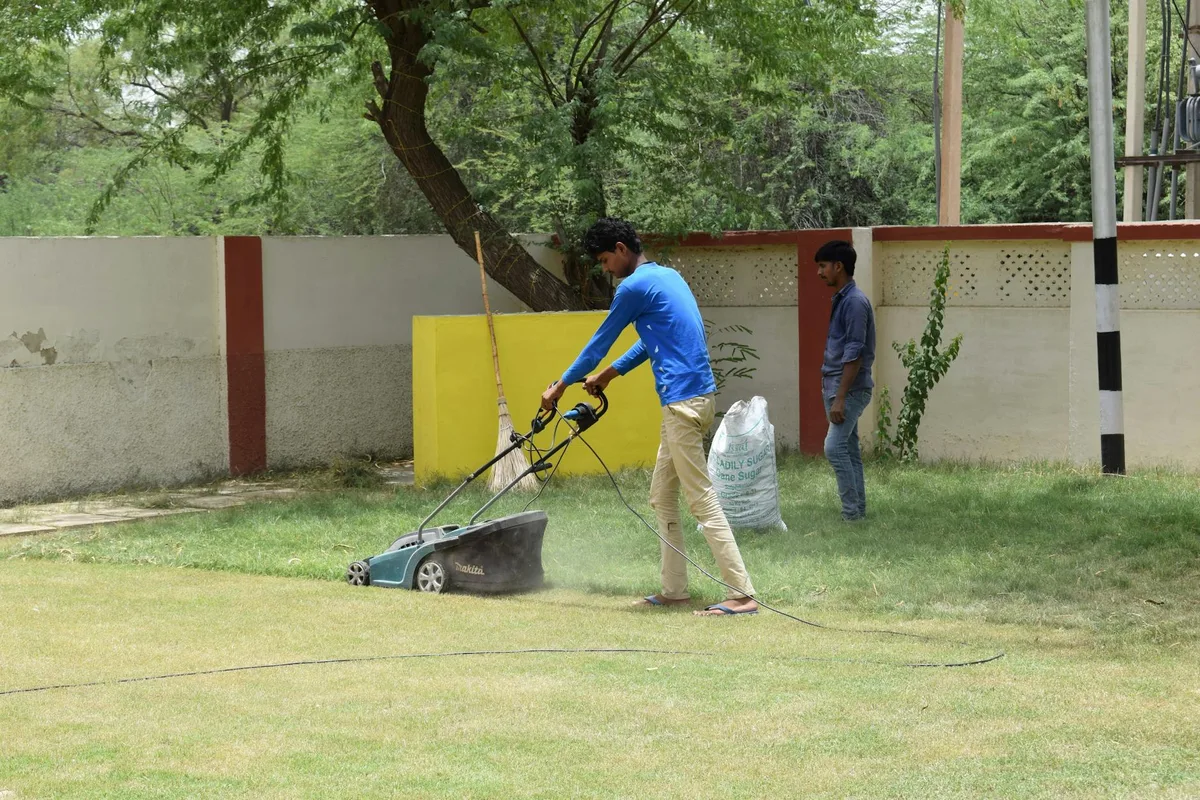 battery-powered commercial mowers