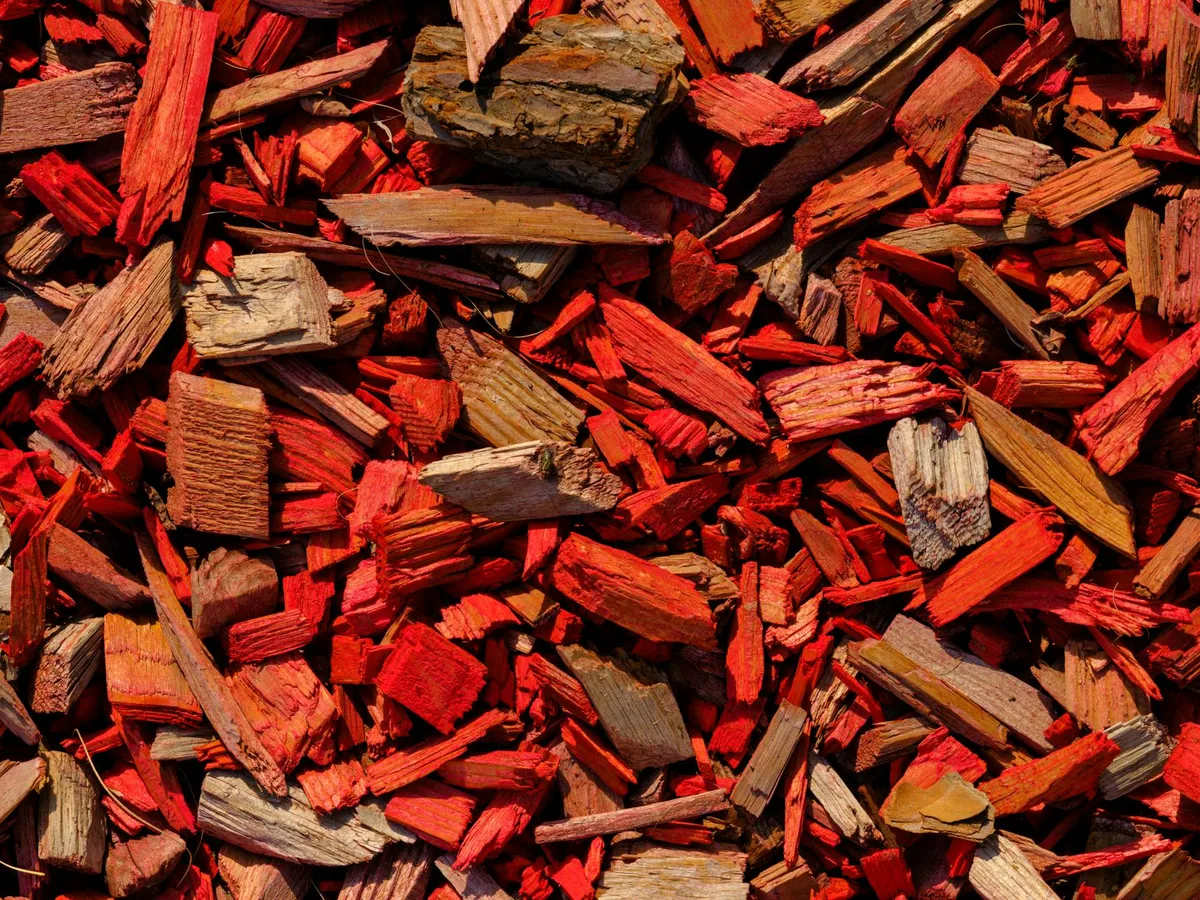 dyed mulch color comparison