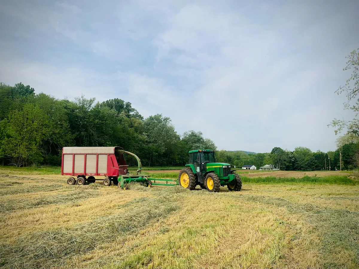 Husqvarna Z246F vs John Deere Z345R