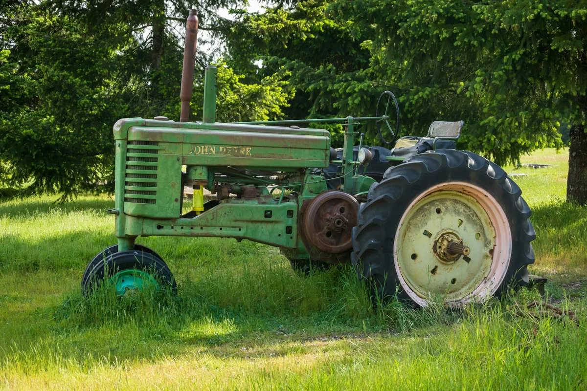 John Deere lawn tractor vs zero-turn