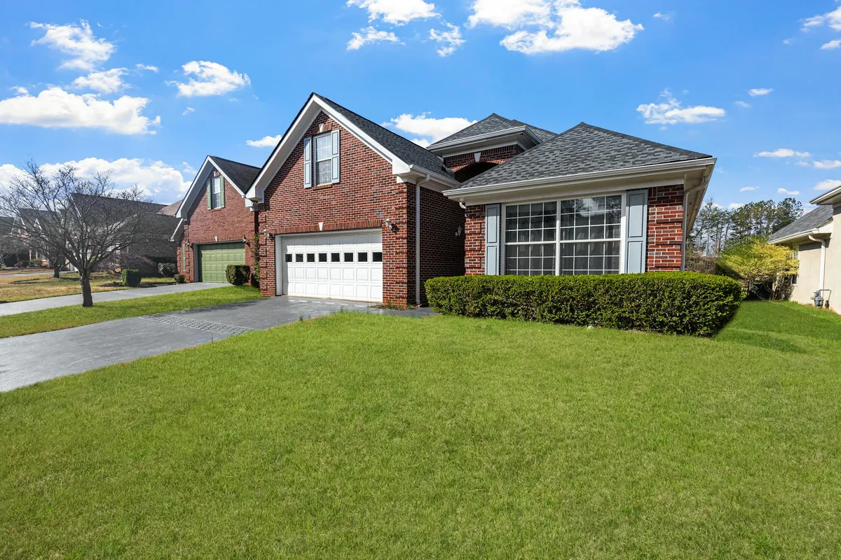 what color mulch looks best with red brick house