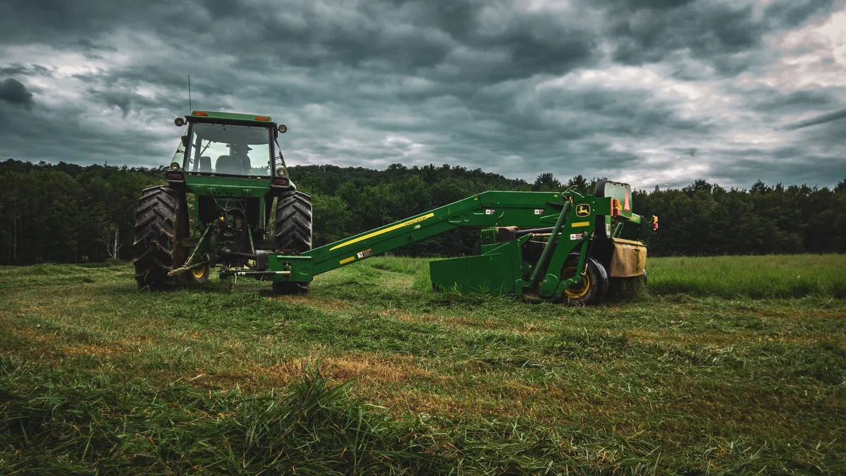 what is the best john deere riding lawn mower